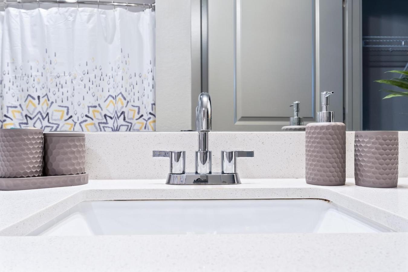 Tropicana Field 2 Bed In Dwtwn With Free Parking Apartment St. Petersburg Luaran gambar